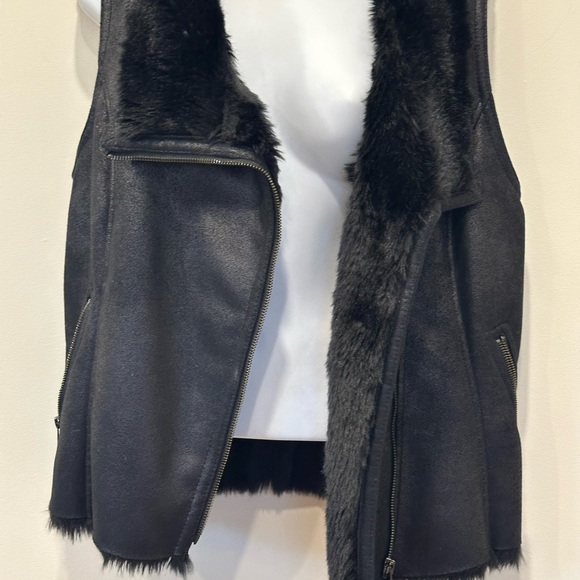 Banana Republic Vest - Picture 13 of 13